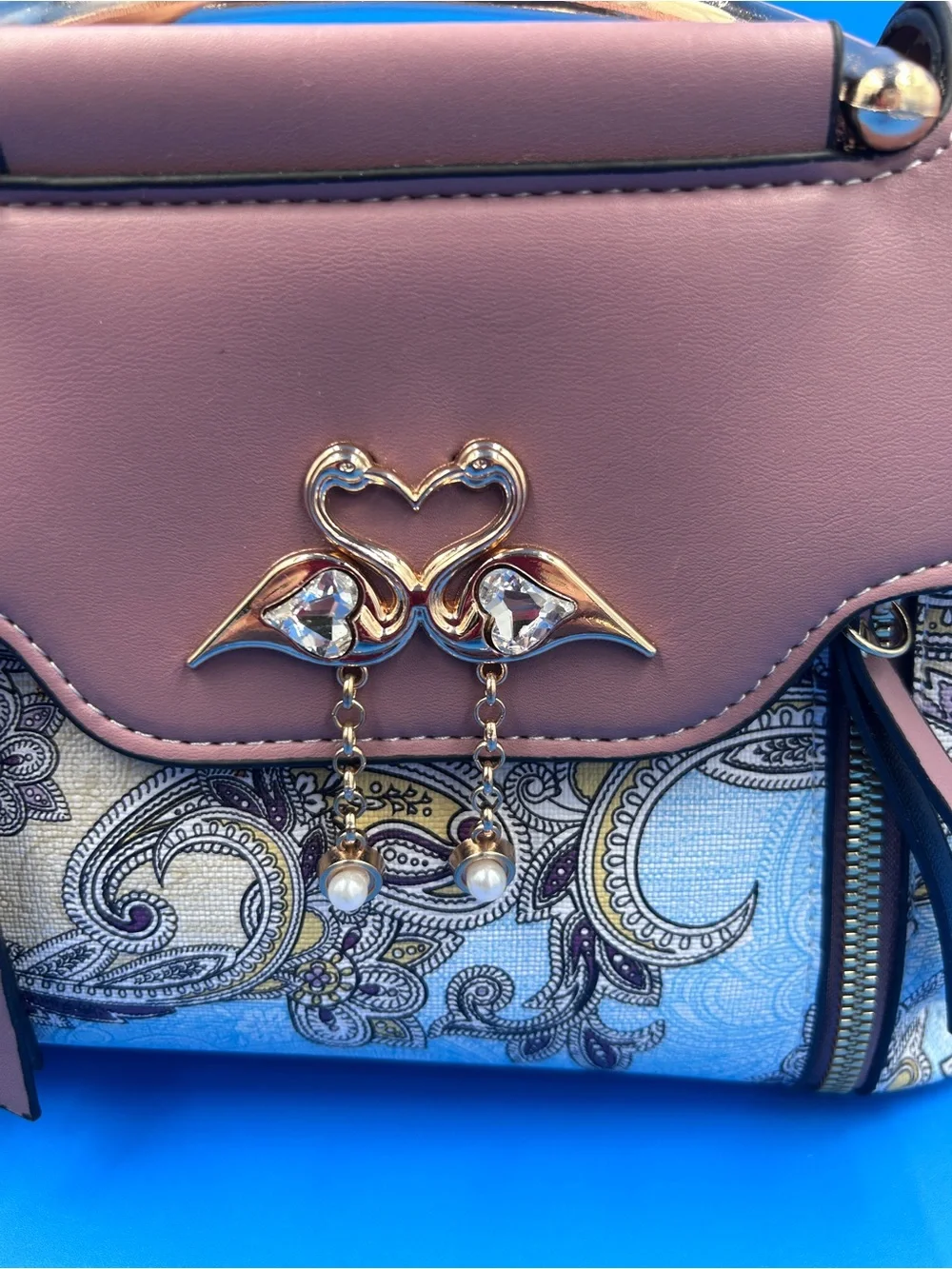 The Unbranded Brand chic pink